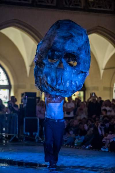 Taki pokaz na Rynku przed Sukiennicami, widzowie zachwyceni - zdjęcie 9