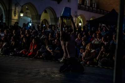 Taki pokaz na Rynku przed Sukiennicami, widzowie zachwyceni - zdjęcie 2