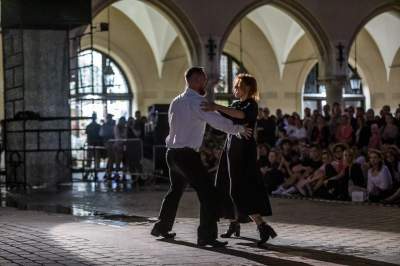 Taki pokaz na Rynku przed Sukiennicami, widzowie zachwyceni - zdjęcie 8