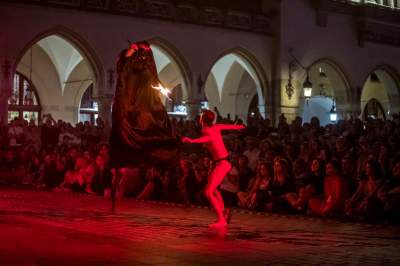 Taki pokaz na Rynku przed Sukiennicami, widzowie zachwyceni - zdjęcie 12
