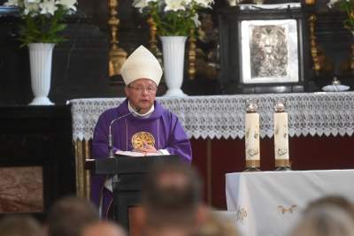 Ostatnia droga Jerzego Stuhra. Uroczystościom przewodniczył metropolita łódzki - zdjęcie 22