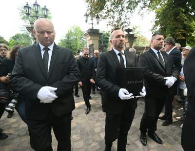 Ostatnia droga Jerzego Stuhra. Uroczystościom przewodniczył metropolita łódzki - zdjęcie 12