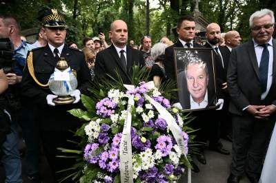 Ostatnia droga Jerzego Stuhra. Uroczystościom przewodniczył metropolita łódzki - zdjęcie 18