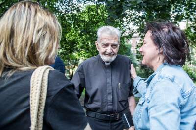 Ks. Adam Boniecki zasadził na Plantach swój prezent. Wyjątkowy cedr - zdjęcie 5