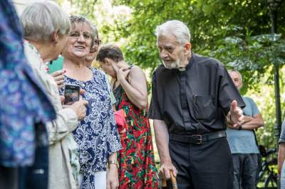 Ks. Adam Boniecki zasadził na Plantach swój prezent. Wyjątkowy cedr - zdjęcie 15