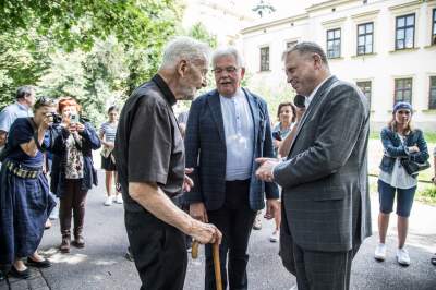 Ks. Adam Boniecki zasadził na Plantach swój prezent. Wyjątkowy cedr - zdjęcie 6