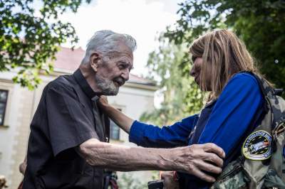 Ks. Adam Boniecki zasadził na Plantach swój prezent. Wyjątkowy cedr - zdjęcie 18