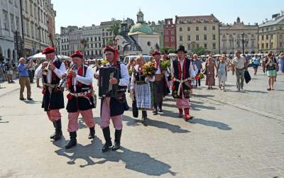 Krakowskie, sierpniowe klimaty. Barwny korowód z Bronowic - zdjęcie 20