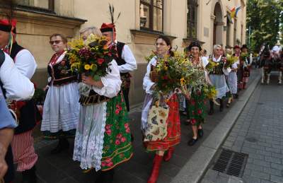 Krakowskie, sierpniowe klimaty. Barwny korowód z Bronowic - zdjęcie 16