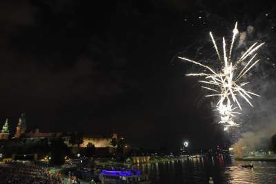 W sylwestra są lasery, za to w czerwcu są... wianki - zdjęcie 18