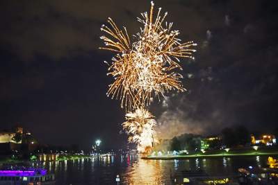 W sylwestra są lasery, za to w czerwcu są... wianki - zdjęcie 2