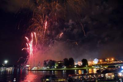 W sylwestra są lasery, za to w czerwcu są... wianki - zdjęcie 8