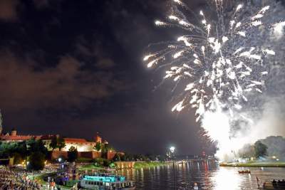 W sylwestra są lasery, za to w czerwcu są... wianki - zdjęcie 17