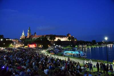 W sylwestra są lasery, za to w czerwcu są... wianki - zdjęcie 1