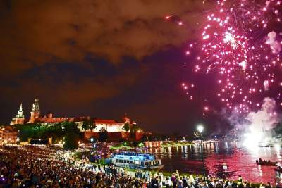 W sylwestra są lasery, za to w czerwcu są... wianki - zdjęcie 3