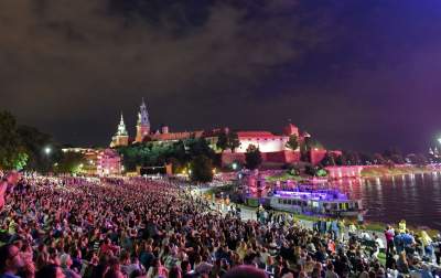 W sylwestra są lasery, za to w czerwcu są... wianki - zdjęcie 16