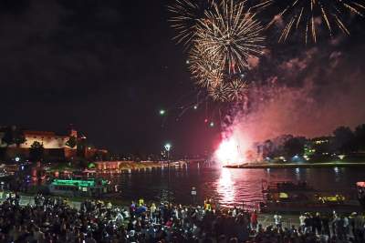 W sylwestra są lasery, za to w czerwcu są... wianki - zdjęcie 22