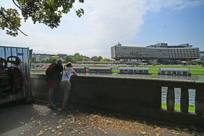 Aktywiści zgrzytają zębami, ale budowa kładki na Ludwinów idzie pełną parą - zdjęcie 23