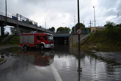 Ulewa w Krakowie: zalany wiadukt na Prądnickiej - zdjęcie 1