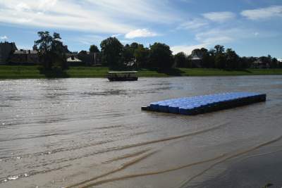 Fala kulminacyjna w Krakowie: Wisła przy pięknej pogodzie zalewa bulwary - zdjęcie 16