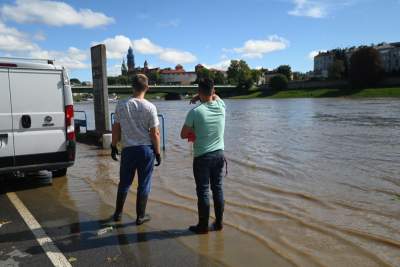 Fala kulminacyjna w Krakowie: Wisła przy pięknej pogodzie zalewa bulwary - zdjęcie 20