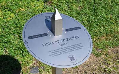 "TEMPUS FUGIT", unikatowy pomnik przemijania, wykorzystuje dryf kontynentów - zdjęcie 1