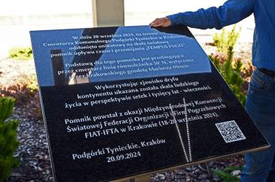 "TEMPUS FUGIT", unikatowy pomnik przemijania, wykorzystuje dryf kontynentów - zdjęcie 11