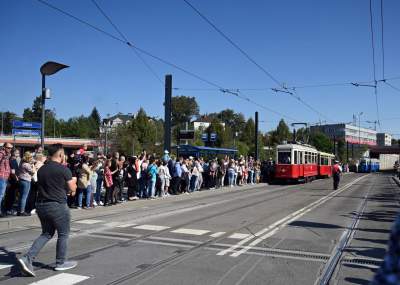 Tłumy czekały na te tramwaje, ostatnia w tym roku okazja... - zdjęcie 32