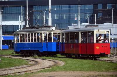 Tłumy czekały na te tramwaje, ostatnia w tym roku okazja... - zdjęcie 19