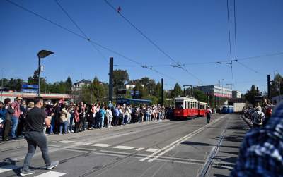 Tłumy czekały na te tramwaje, ostatnia w tym roku okazja... - zdjęcie 30