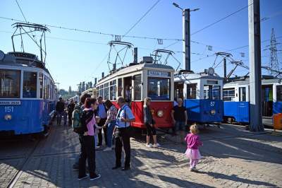 Tłumy czekały na te tramwaje, ostatnia w tym roku okazja... - zdjęcie 5