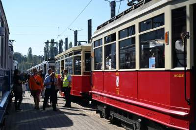 Tłumy czekały na te tramwaje, ostatnia w tym roku okazja... - zdjęcie 12