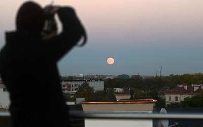 Krwawy Księżyc nad Krakowem. Wydawał się większy i jaśniejszy niż zazwyczaj - zdjęcie 6