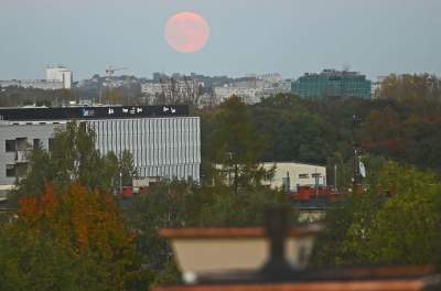 Krwawy Księżyc nad Krakowem. Wydawał się większy i jaśniejszy niż zazwyczaj - zdjęcie 2