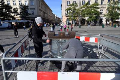 Skarbonka z Rynku Głównego zdemontowana. Wandale dali o sobie znać - zdjęcie 3