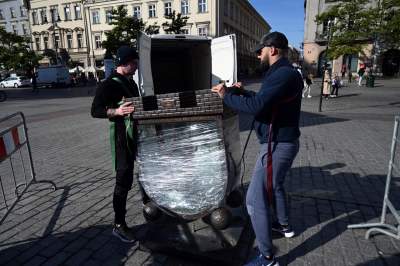 Skarbonka z Rynku Głównego zdemontowana. Wandale dali o sobie znać - zdjęcie 13