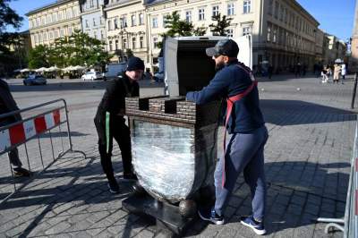 Skarbonka z Rynku Głównego zdemontowana. Wandale dali o sobie znać - zdjęcie 12