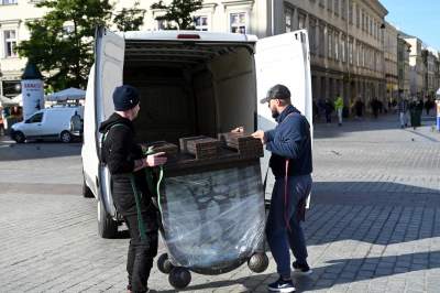 Skarbonka z Rynku Głównego zdemontowana. Wandale dali o sobie znać - zdjęcie 15