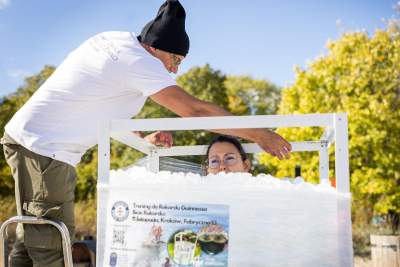 Chce pobić rekord Guinnessa, spędzi w lodzie ponad trzy godziny - zdjęcie 3