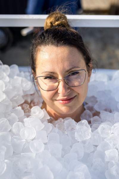 Chce pobić rekord Guinnessa, spędzi w lodzie ponad trzy godziny - zdjęcie 13