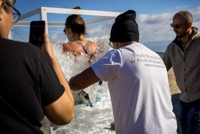 Chce pobić rekord Guinnessa, spędzi w lodzie ponad trzy godziny - zdjęcie 10