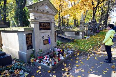 Piękne krakowskie cmentarze, proste i wyjątkowe nagrobki znanych postaci - zdjęcie 1