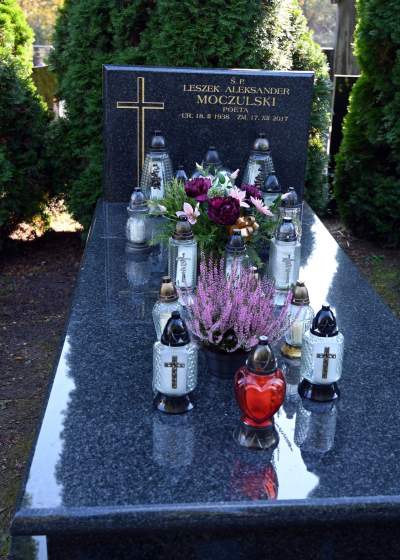 Piękne krakowskie cmentarze, proste i wyjątkowe nagrobki znanych postaci - zdjęcie 19