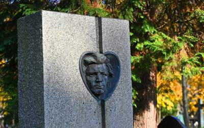 Piękne krakowskie cmentarze, proste i wyjątkowe nagrobki znanych postaci - zdjęcie 9