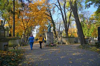 Piękne krakowskie cmentarze, proste i wyjątkowe nagrobki znanych postaci - zdjęcie 5