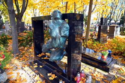 Piękne krakowskie cmentarze, proste i wyjątkowe nagrobki znanych postaci - zdjęcie 12