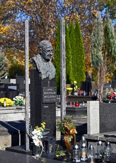 Piękne krakowskie cmentarze, proste i wyjątkowe nagrobki znanych postaci - zdjęcie 14