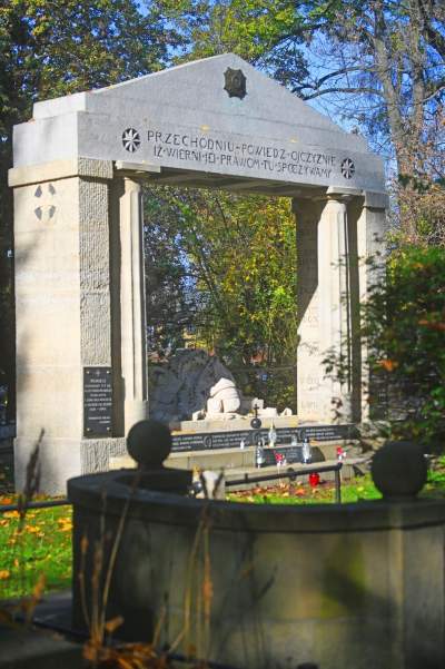 Krakowskie cmentarze: zabytkowe, nowoczesne, zaskakujące - zdjęcie 17