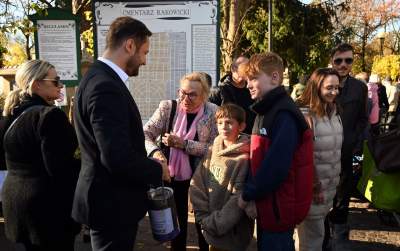 Krakowianie nie zawiedli, kwesta na Cmentarzu Rakowickim - zdjęcie 2