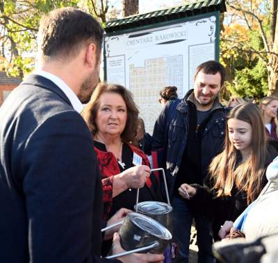 Krakowianie nie zawiedli, kwesta na Cmentarzu Rakowickim - zdjęcie 5